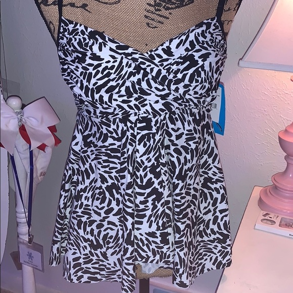 Azul by Maxine Flyaway Tankini Swim Top - Picture 2 of 3